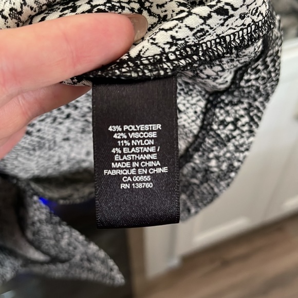 RW&Co. Black & White Printed Skirt - Picture 3 of 3